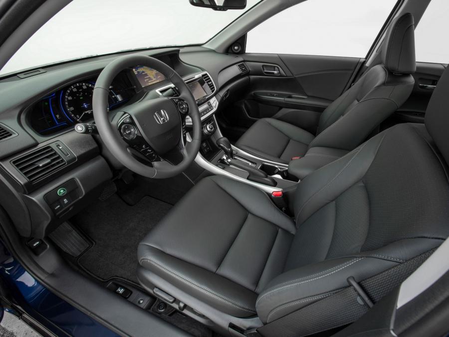  Honda Accord Hybrid Touring 2013 года  (US) (фото 4 из 30)